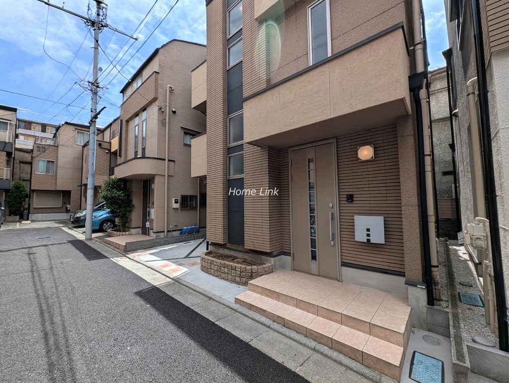 東新町2丁目　中古戸建　玄関前